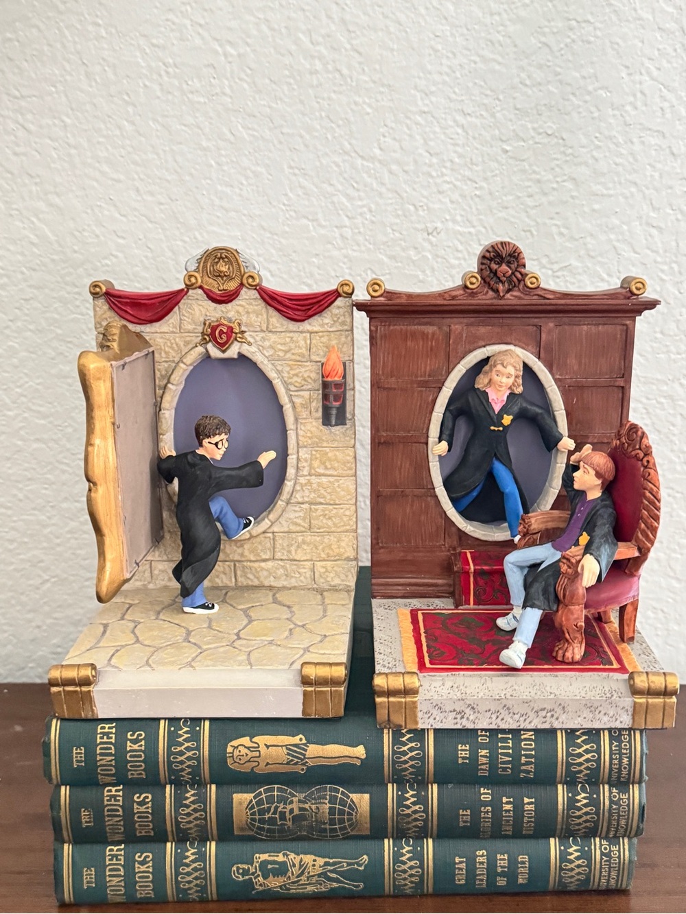 Harry Potter Gryffindor Common Room Chamber Of Secrets Hallmark Bookend Set 2000